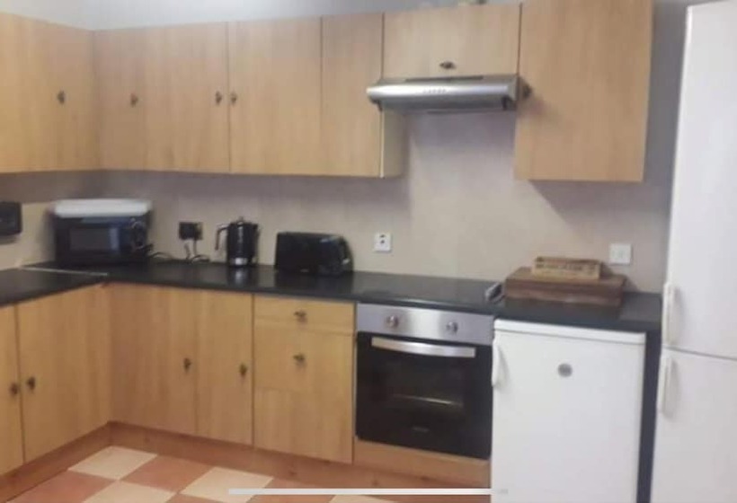 فندق Cavehill Castle