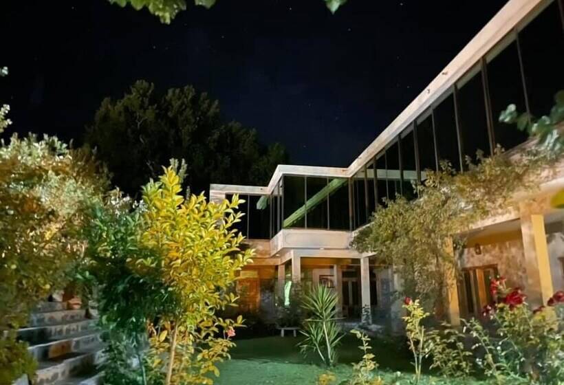 Hotel Gahirat Castle