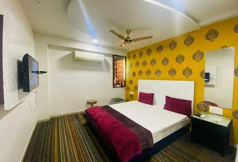 호텔 Ganesh Banquet Dining And