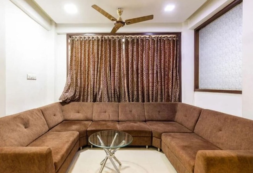 호텔 Ganesh Banquet Dining And