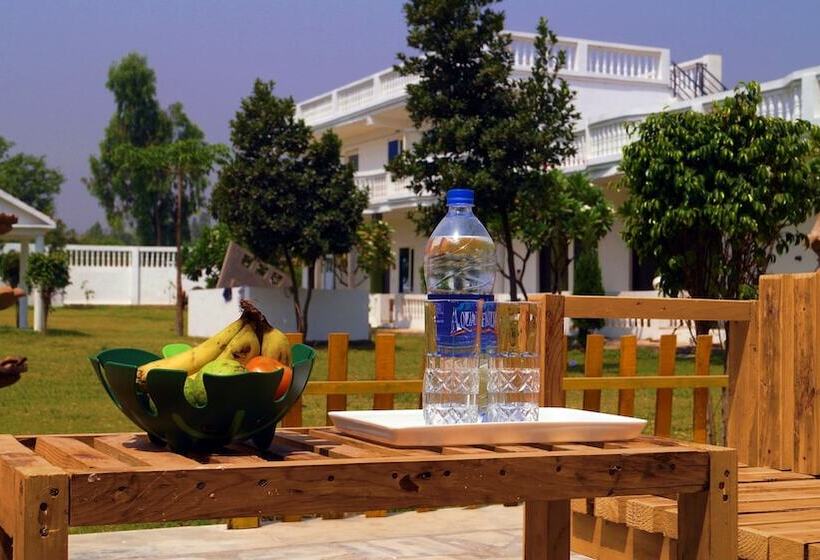 בית מלון כפרי Ganga Village Resort