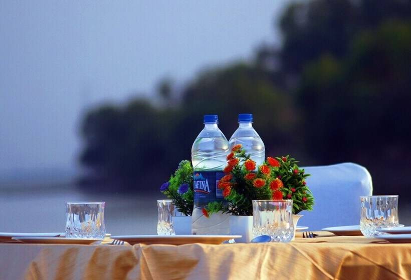 בית מלון כפרי Ganga Village Resort