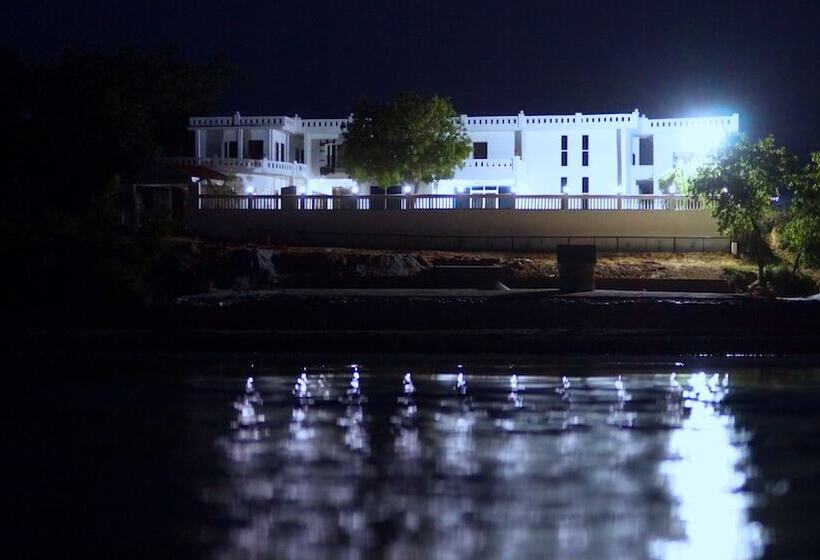 בית מלון כפרי Ganga Village Resort