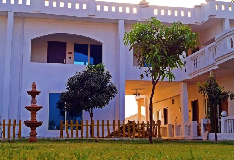 בית מלון כפרי Ganga Village Resort