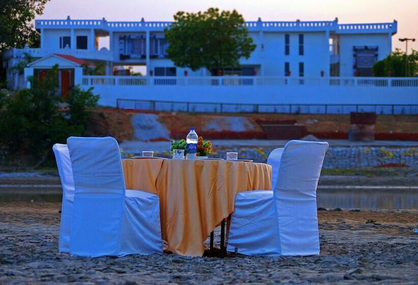 בית מלון כפרי Ganga Village Resort