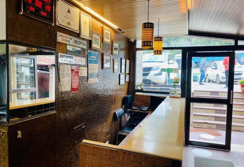 酒店 Goroomgo Aachaman Abode Shimla