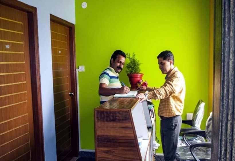 هتل Goroomgo Divine Hills Shimla