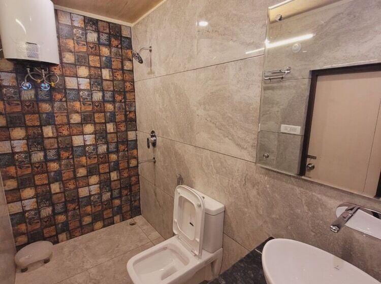 Grg Hotel Hidden Chalet Mall Road Nainital