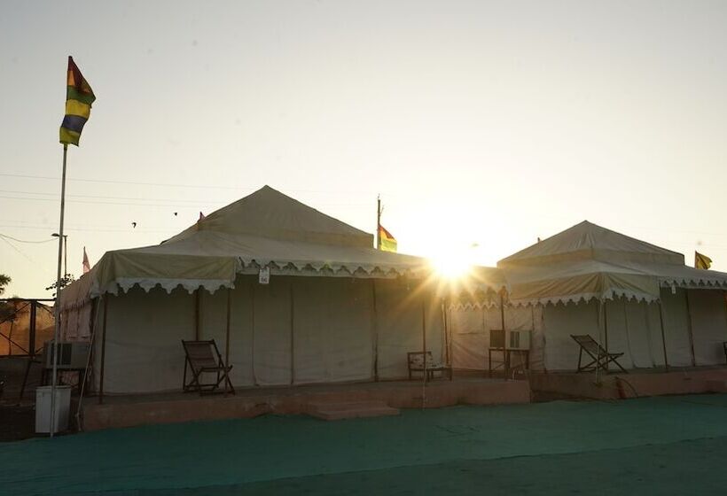 בית מלון כפרי Hanuwantiya Tent City Jal Mahotsav