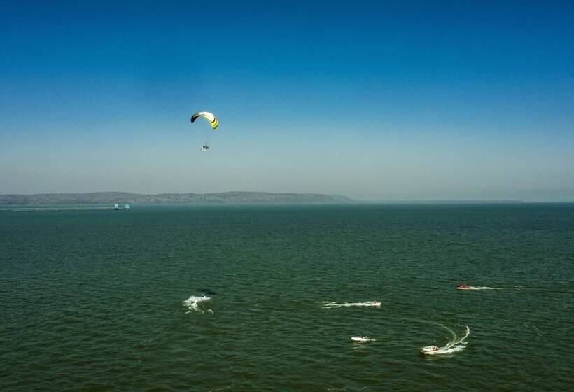 בית מלון כפרי Hanuwantiya Tent City Jal Mahotsav