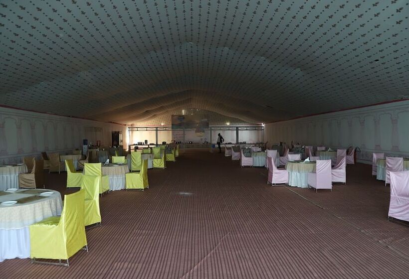 בית מלון כפרי Hanuwantiya Tent City Jal Mahotsav