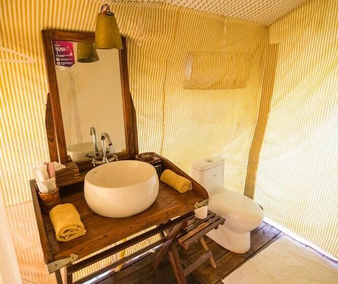 בית מלון כפרי Hanuwantiya Tent City Jal Mahotsav