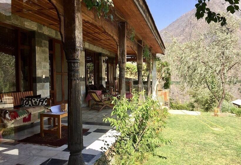 Hotel Hindukush Heights