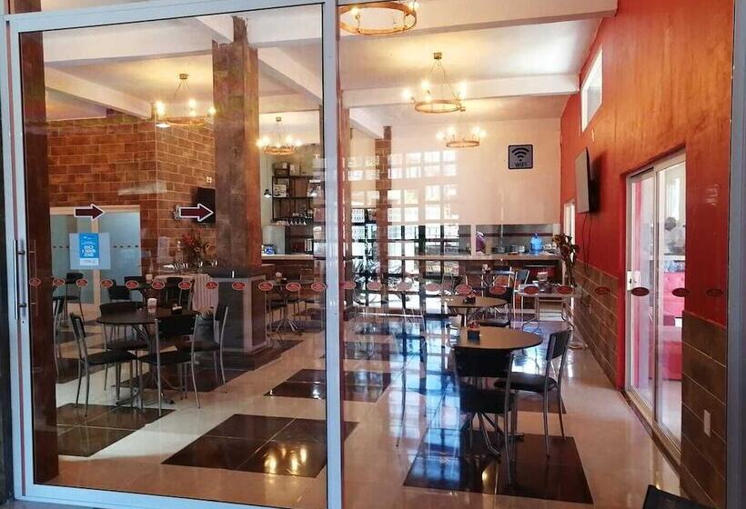 فندق Hostal Quinta Real Del Valle