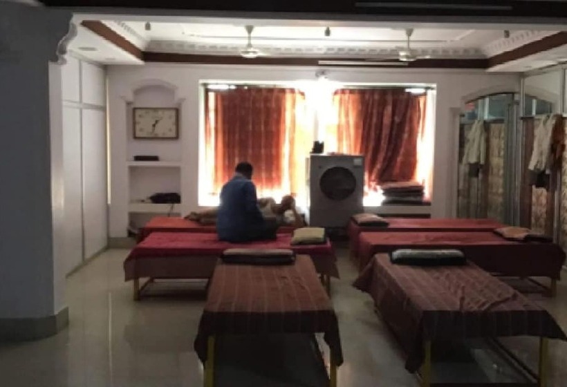 ホテル Goroomgo R. K. Dormitory Lucknow