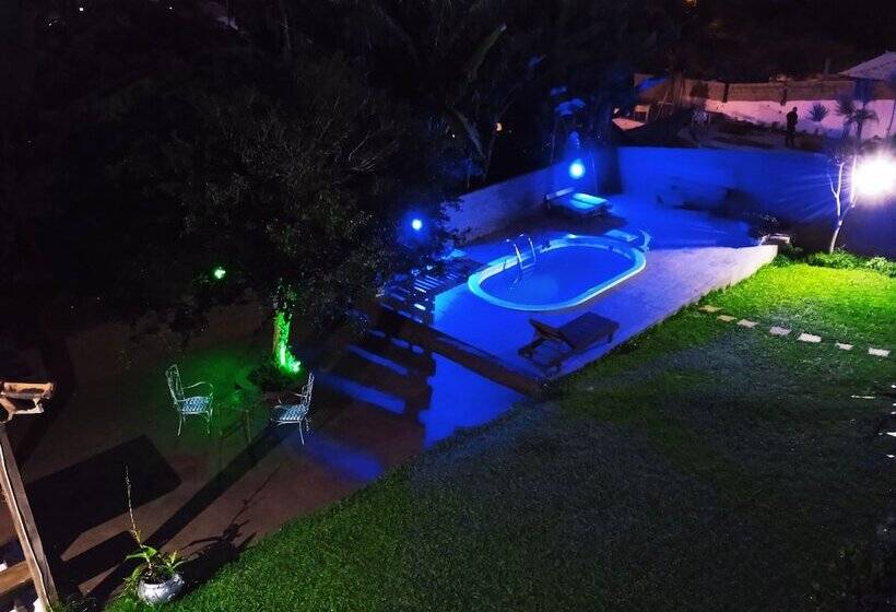 Отель Namorada Brava Guest House