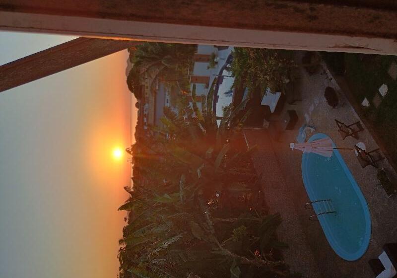 Отель Namorada Brava Guest House