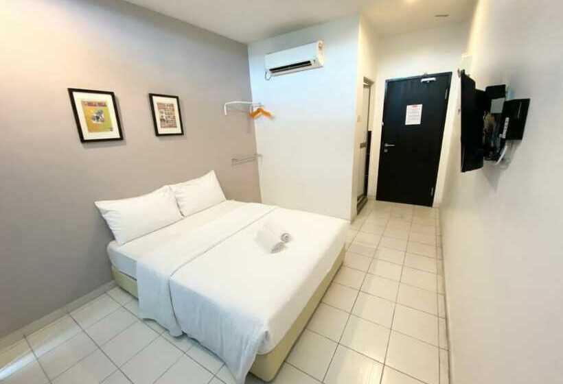 One One 08 Hotel Sungkai