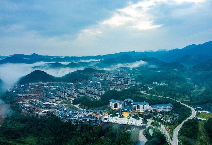 فندق Ramada By Wyndham Guangyuan Zengjiashan Resort