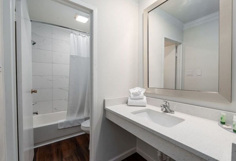 فندق Crewe Boutique Inn