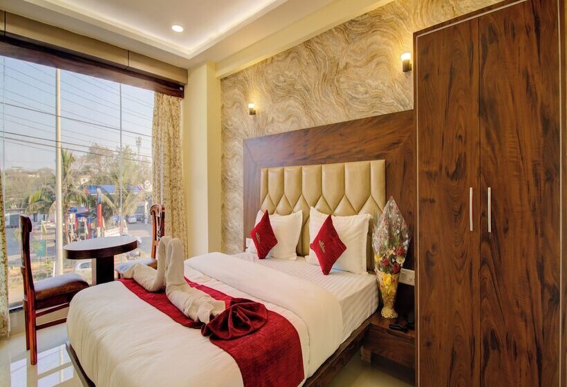 فندق Samaira Residency