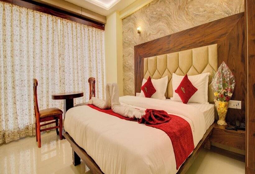 فندق Samaira Residency