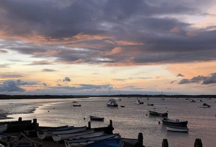 בית מלון כפרי The Boathouse, Felixstowe Ferry