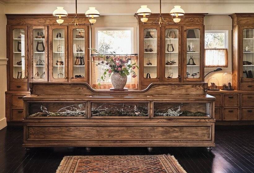 فندق The Inn At Mattei S Tavern