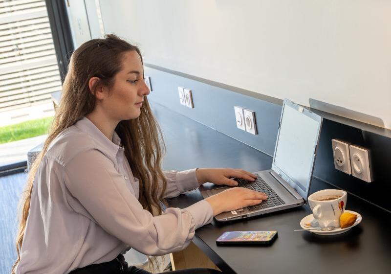 Отель The Originals City, Hôtel Le Relais Des Deux Mers, Marmande Sud