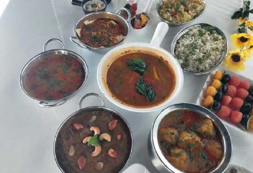 호텔 The Sky Imperial Bapu’s Resort