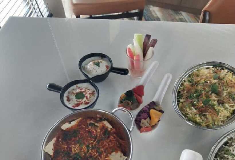 호텔 The Sky Imperial Bapu’s Resort