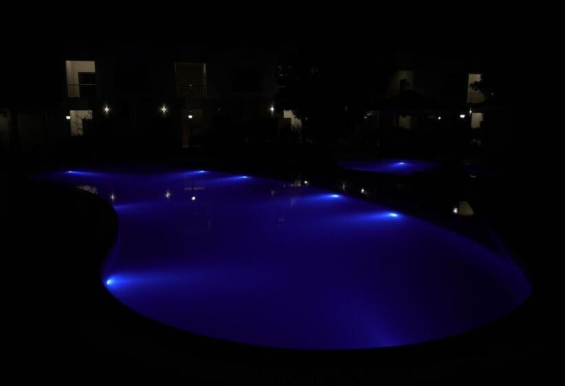 호텔 The Sky Imperial Bapu’s Resort