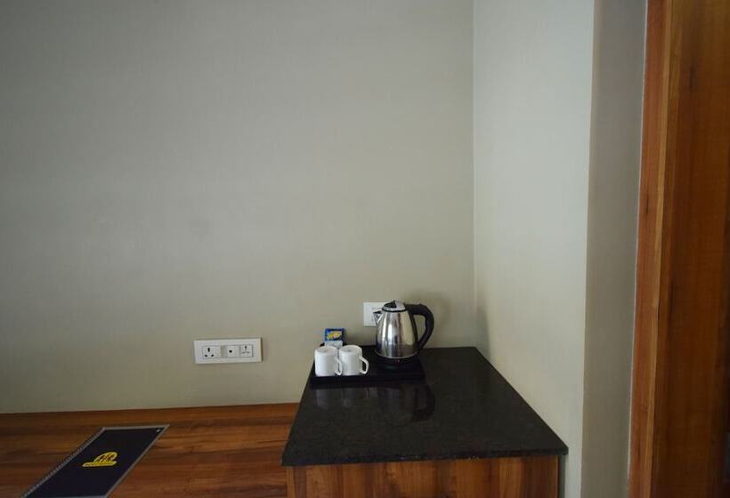 호텔 The Sky Imperial Bapu’s Resort