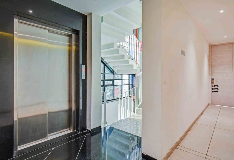 ホテル Treebo Aroma Executive