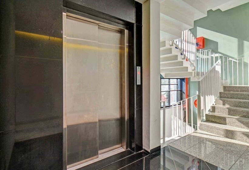 ホテル Treebo Aroma Executive