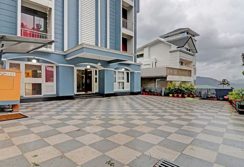 בית מלון כפרי Treebo Trend White House Resort