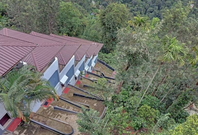 בית מלון כפרי Treebo Trend White House Resort