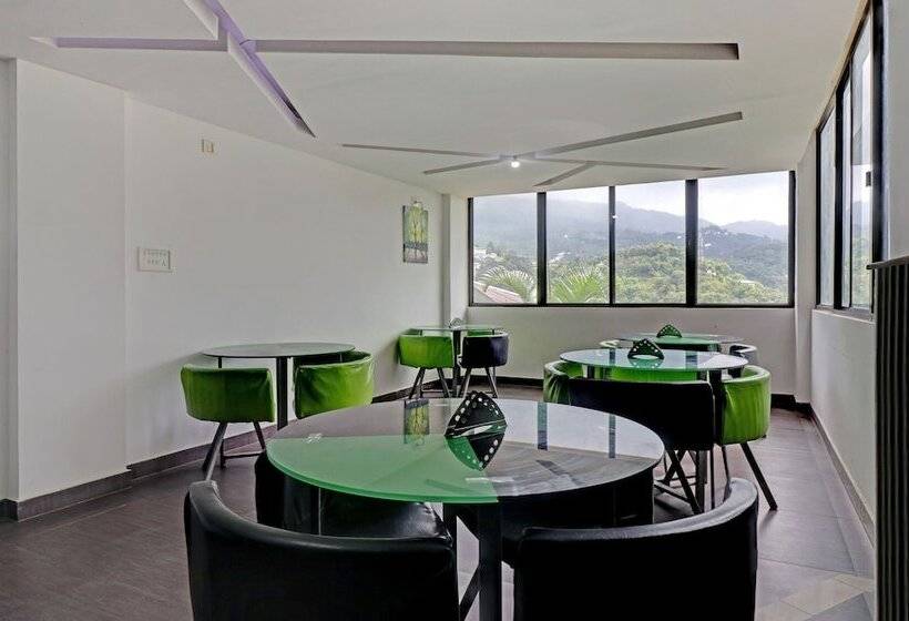 בית מלון כפרי Treebo Trend White House Resort