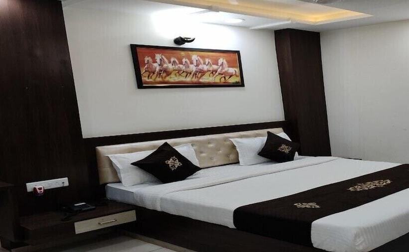 בית מלון כפרי Vinayak Palace Hoshangabad