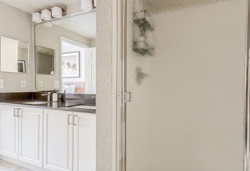 Kasa Wellington South Florida