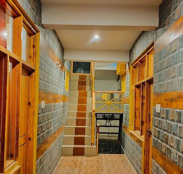 Madpackers Jibhi   Hostel