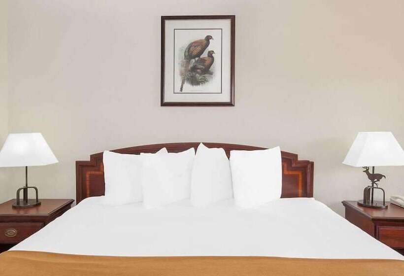 モーテル Courtyard Hotel & Event Center