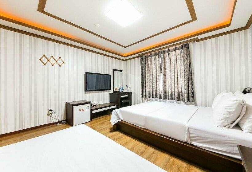 فندق على الطريق Muan Haetteuneun Eondeok