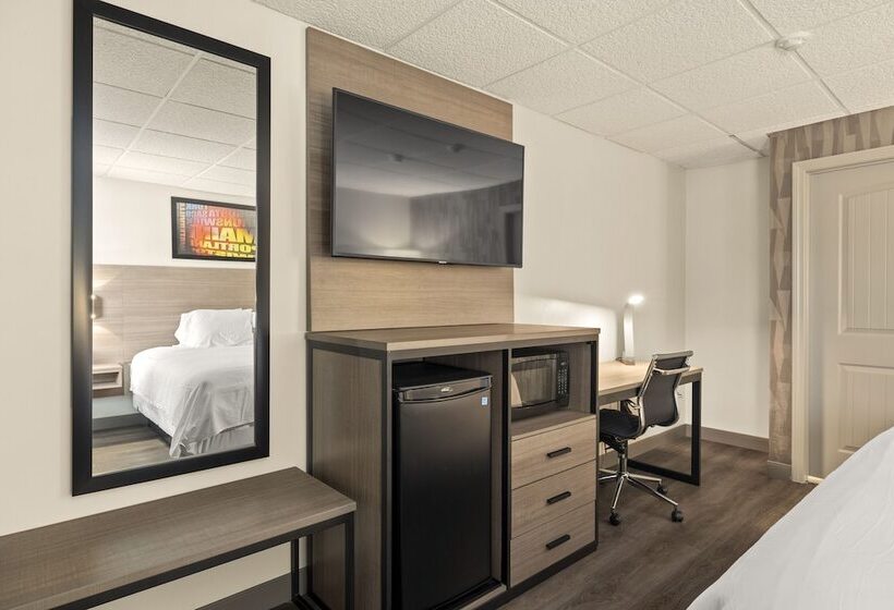 فندق على الطريق The Elmwood