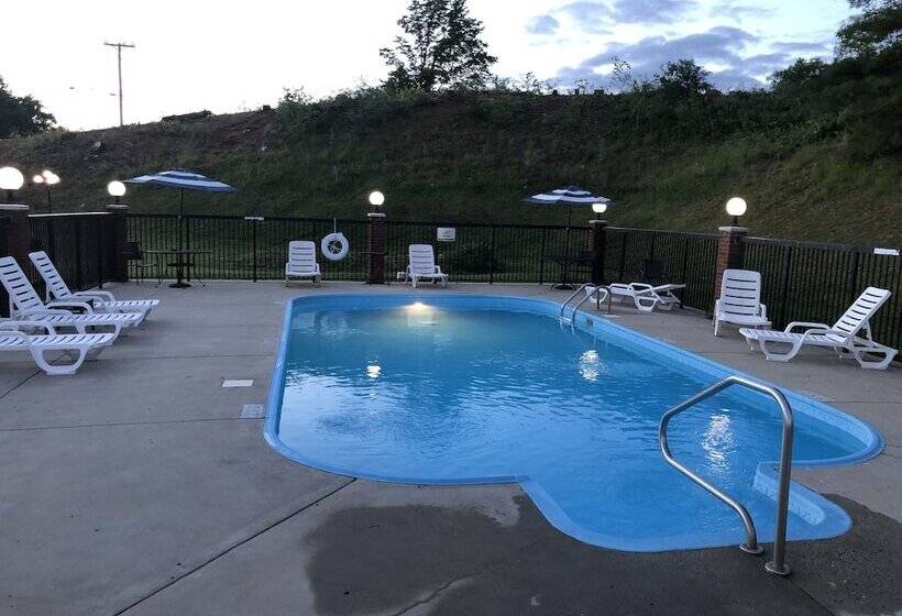 מוטל The Tompkinsville Inn