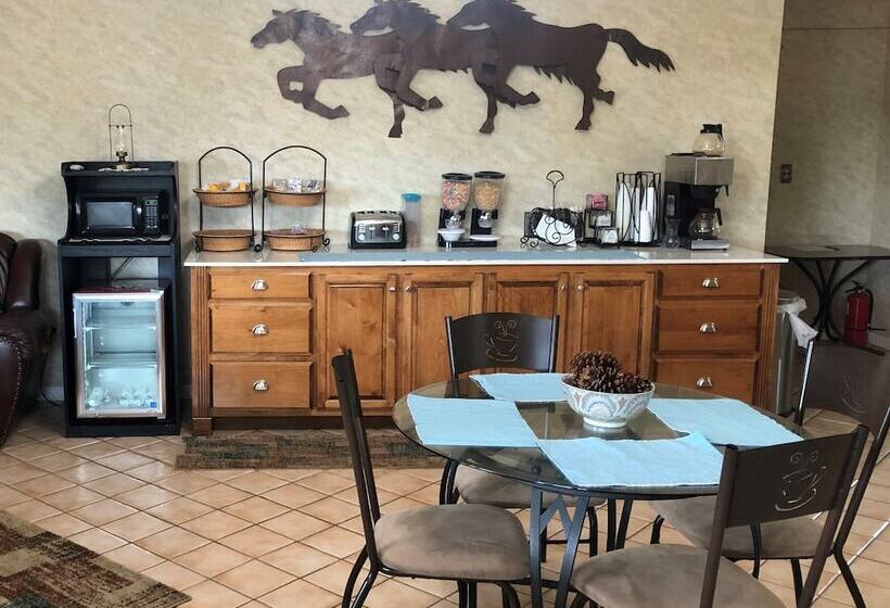 فندق على الطريق The Tompkinsville Inn