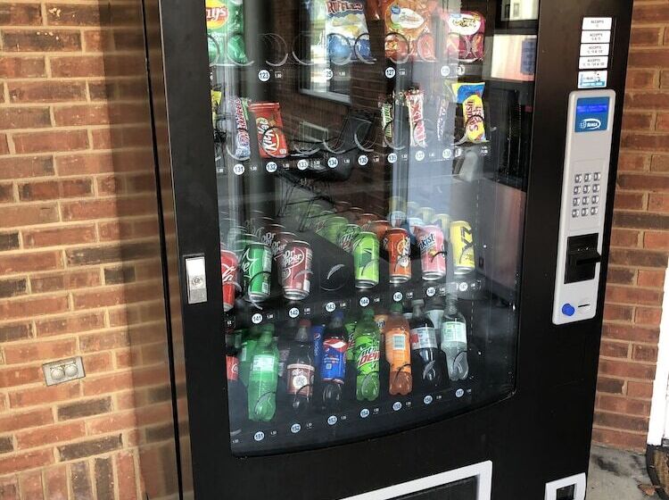 فندق على الطريق The Tompkinsville Inn