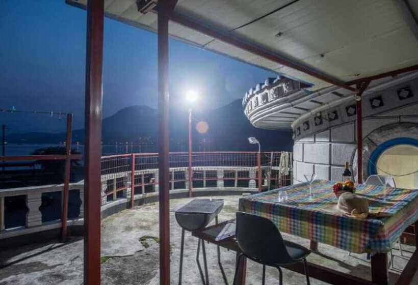 Namhae Badatga Byeoljang Pension