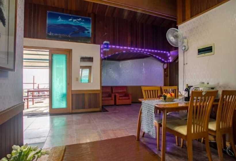 Namhae Badatga Byeoljang Pension