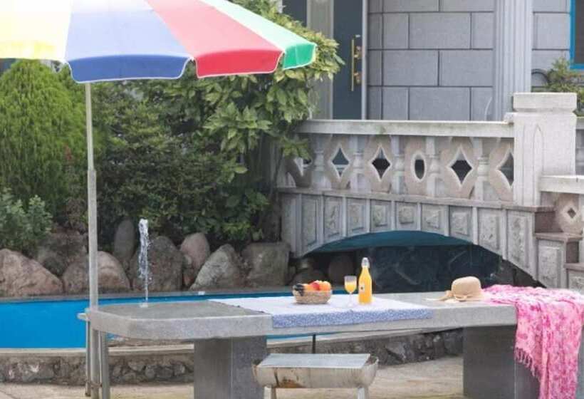 Namhae Badatga Byeoljang Pension